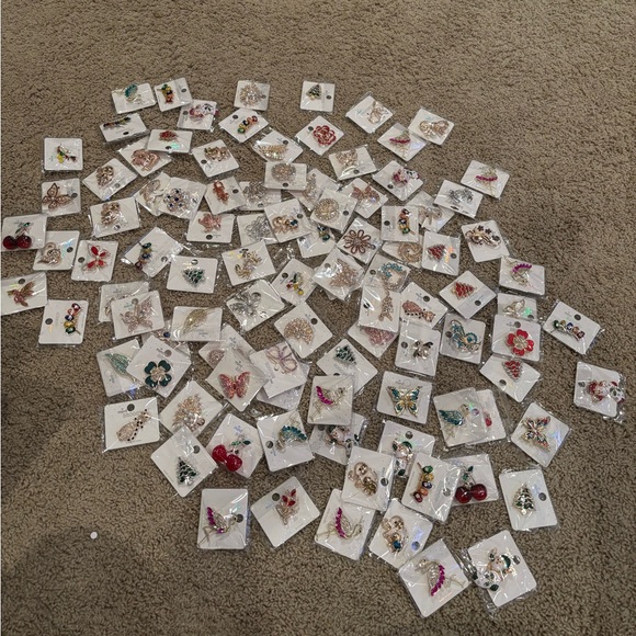 RESELLERS Assorted Fashion Brooches - Picture 2 of 6
